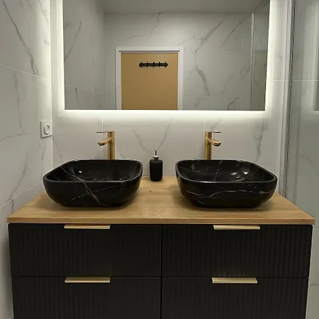 3 Pièces De 57m2 Avec Balcon, Proche * Fréjus