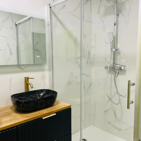 Apartment 3 Pieces De 57m2 Avec Balcon, Proche Fréjus