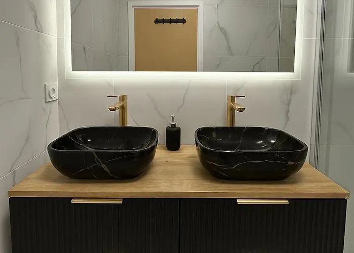 3 Pieces De 57m2 Avec Balcon, Proche * Fréjus